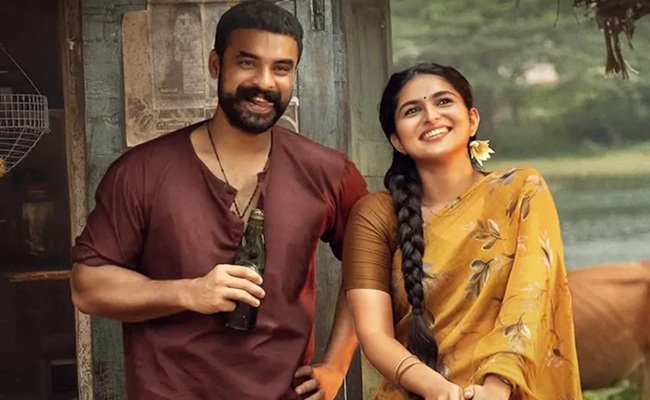 Pallichattambi Movie Review